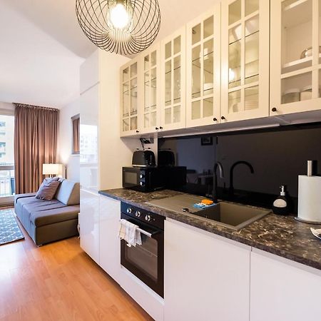 Metro Kondratowicza Velvet Apartment Warschau Exterior foto
