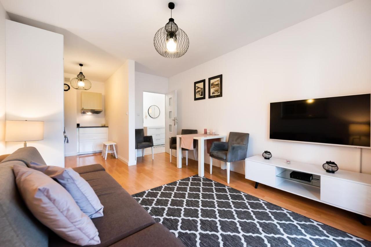 Metro Kondratowicza Velvet Apartment Warschau Exterior foto
